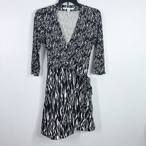 Diane Von Furstenberg black white Amelia wrap flare dress size 10
